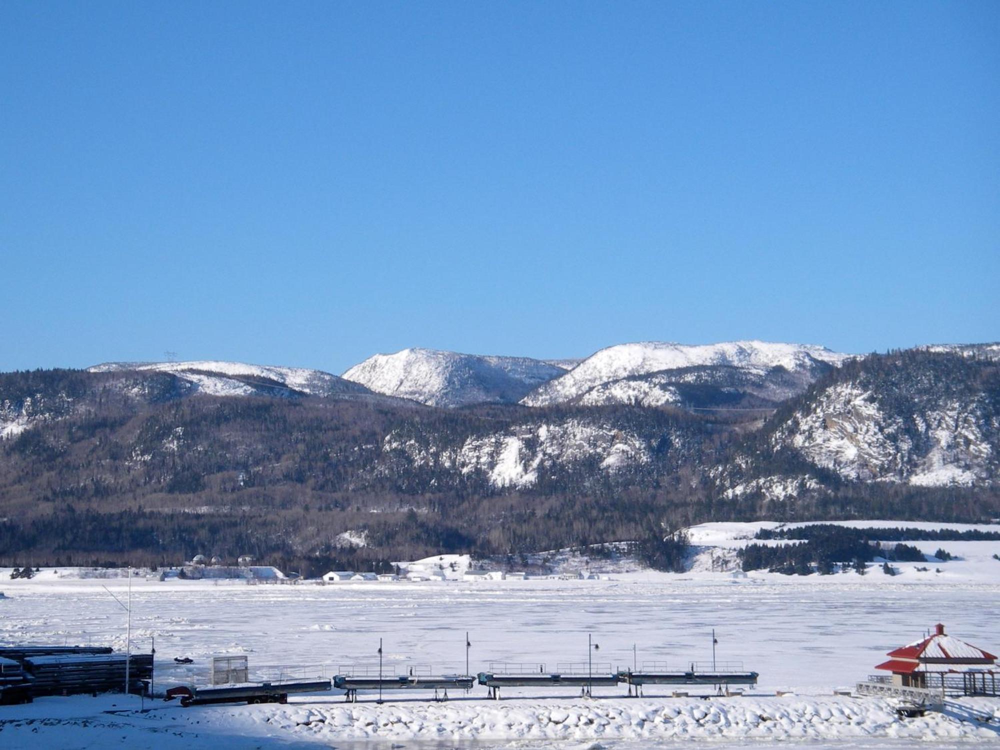 Chalets Condos Sur Le Fjord ลองส์-แซ็ง-ฌ็อง ภายนอก รูปภาพ