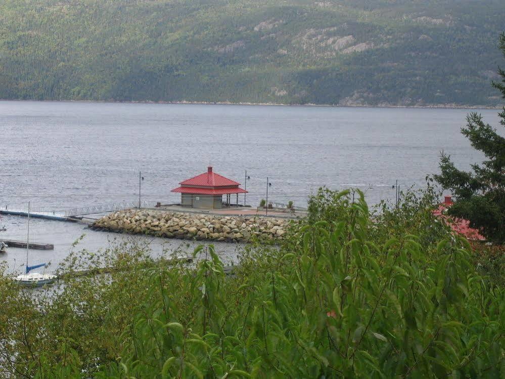 Chalets Condos Sur Le Fjord ลองส์-แซ็ง-ฌ็อง ภายนอก รูปภาพ