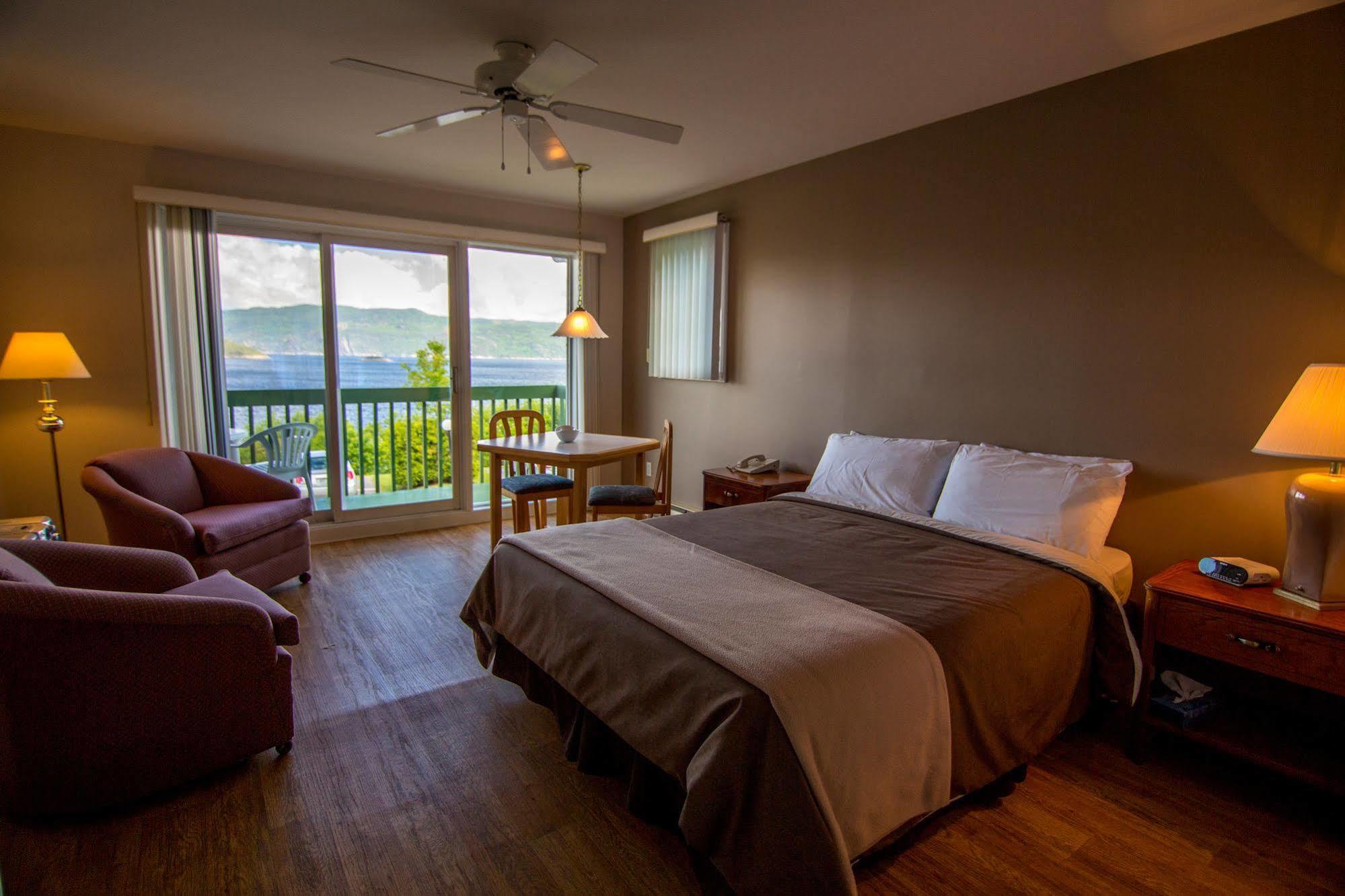 Chalets Condos Sur Le Fjord ลองส์-แซ็ง-ฌ็อง ภายนอก รูปภาพ